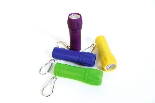 LED Taschenlampe mit Karabinerhaken, 1 Stück 9,7 cm