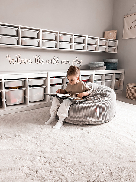 Kinderzimmer, Lesebuch, Sitzsack, Aufbewahrungskästen, neutraler Ton