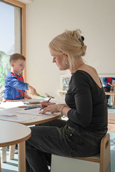 DECOR Set für Kindergartengruppen,  2 Tische + 12 Stapelhocker