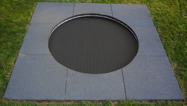 Bodentrampolin Mini, vandalismusgesichert, schwarz, Außenmaß: 150 x 150 cm