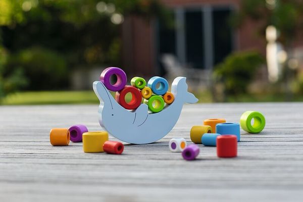 Holzspielzeug, Tierform, Buchstabenringe, Hut, Kinderfestung
