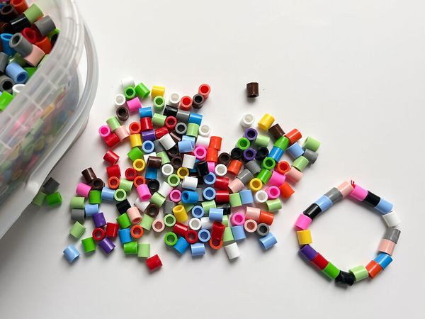 XL-Bügelperlen im Eimer, 14 Farben gemischt, 5.000 Stück