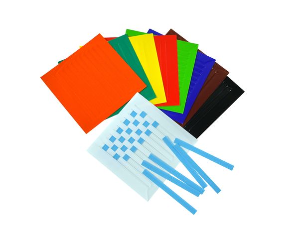 farbige folien, bunte plastikfolien, blaue schmale streifen, stencil karten, bunte blätter