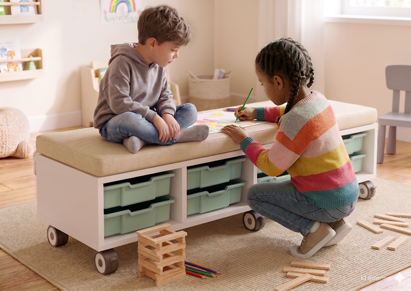 Kinderzimmer, Spielzeugbox, Kunsttisch, Holzspielzeug, Kreidestifte