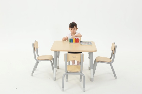 Tisch-Stuhl-Kombi Owlaf, quadratisch, 1 Tisch + 4 Stühle, Spanplatte mit HPL-Oberfläche, Sitzhöhe 26 cm 