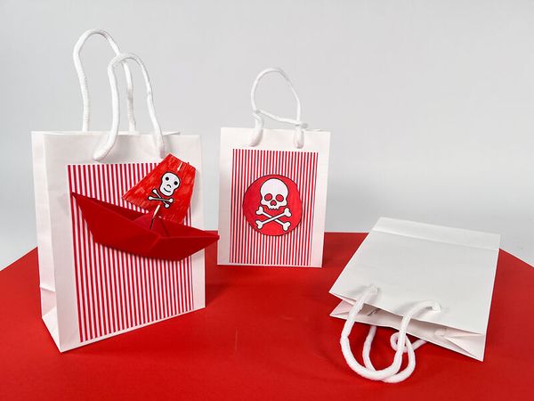 Geschenktüte, Papierbeutel, rote Streifen, Schädelsymbol, Geschenkzubehör