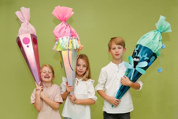 FOLIA Schultüten-Rohlinge Metallic, eckig, 68 cm, 5 Stück, Farbe wählbar