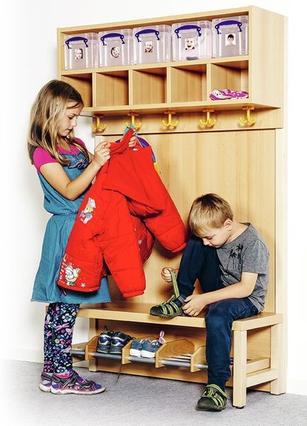 Komplettgarderobe mit doppelter Ablagereihe und Boxen Komplettgarderobe mit doppelter Ablagereihe und Boxen