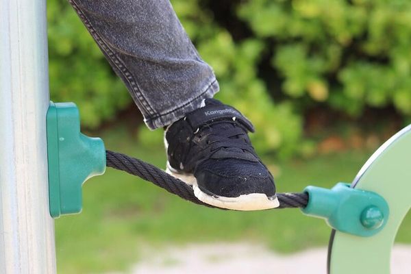 Klettergerüt Benja mit Rutsche Klettergerüt Benja mit Rutsche