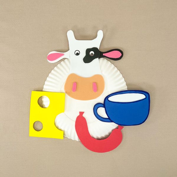 Kuh, Käse, Schneidebrett, Teller, Kaffeebecher