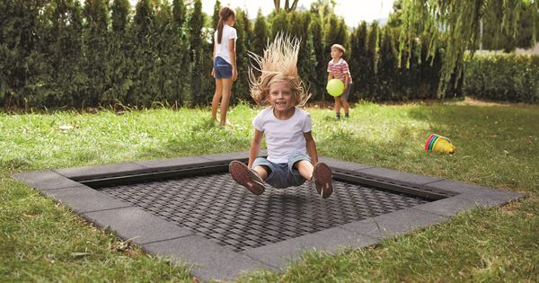 Bodentrampolin, vandalismusgesichert, schwarz, Außenmaß: 200 x 200 cm