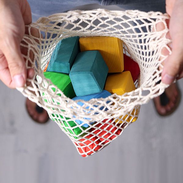 GRIMM´S Bunte Waldorfklötze, 15 Klötze + 1 Netz, ab 1 Jahr GRIMM´S Bunte Waldorfklötze, 15 Klötze + 1 Netz, ab 1 Jahr