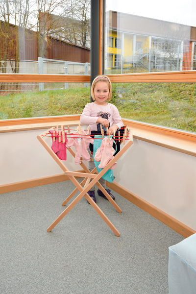 Wäscheständer aus Holz mit 10 Klammern, ab 3 Jahre Wäscheständer aus Holz mit 10 Klammern, ab 3 Jahre