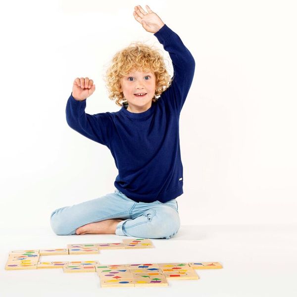 Kind, blaues Hemd, Locken, Puzzle, Holzplättchen