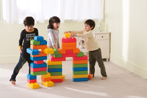 Kinder, Bausteine, Baustein-Spiel, Klemmbausteine, Spielzimmer