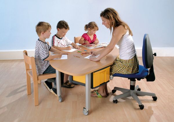 lehrkraft, kinder, klassenzimmer, tisch, kunst