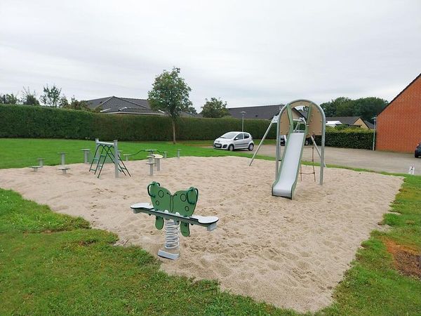 offene Rutsche mit Kletternetz offene Rutsche mit Kletternetz