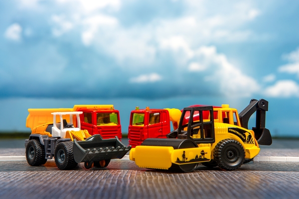 Spielzeugtruck, Baufahrzeug, Geländewagen, Kranbagger, Motorausführung