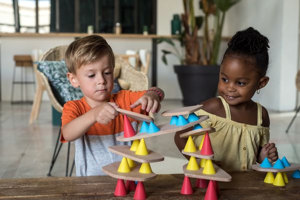 PIKS Stapelspiel, medium, 44 Teile, ab 3 Jahre PIKS Stapelspiel, medium, 44 Teile, ab 3 Jahre