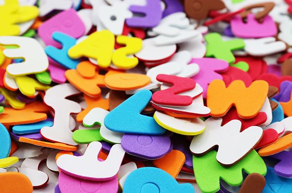 ELVIRAS Moosgummi Buchstaben und Zahlenmix, 2,5 cm, selbstklebend, 1.000 Stück