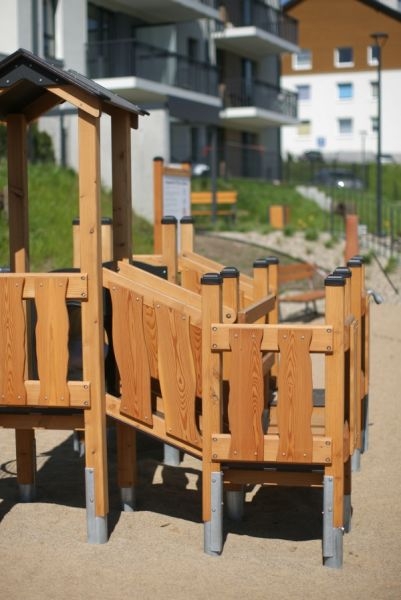 Rubik Spielturm mit Rutsche