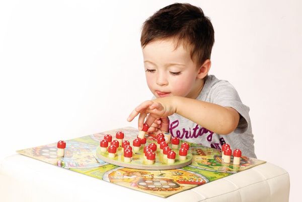 Such- und Merkspiel Hexenküche, 2-4 Spieler, ab 4 Jahre Such- und Merkspiel Hexenküche, 2-4 Spieler, ab 4 Jahre