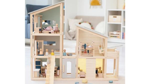 BETZOLD Puppenhaus, 3-stöckig, möbliert