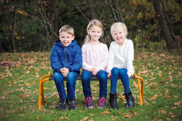 Kinder, Hängematte, Schnittauflage, Jeans, Pullover