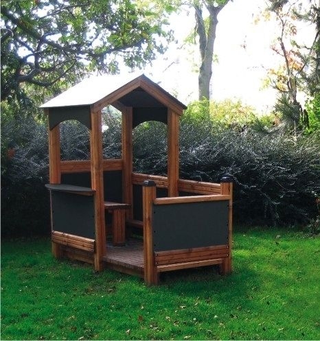 Spielhaus mit Veranda