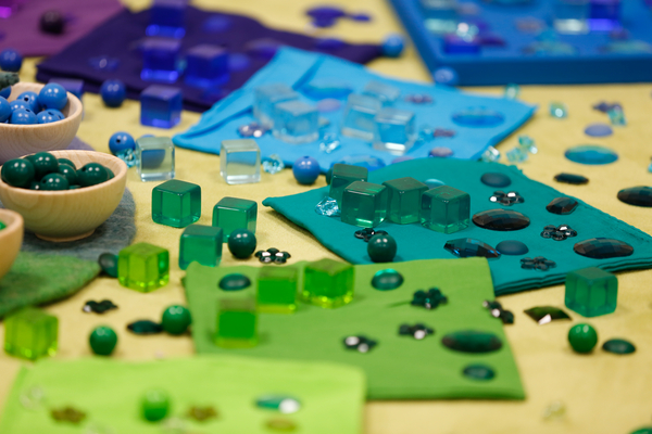 BAUSPIEL Spieltücher/Farbkreistücher (80 x 80 cm) aus Baumwolle, 12 Stück BAUSPIEL Spieltücher/Farbkreistücher (80 x 80 cm) aus Baumwolle, 12 Stück