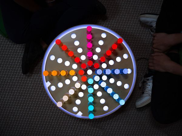 LED-Disc, Bunte Stäbe, Pegboard-Anzeige, runder Teller, beleuchtetes Spiel
