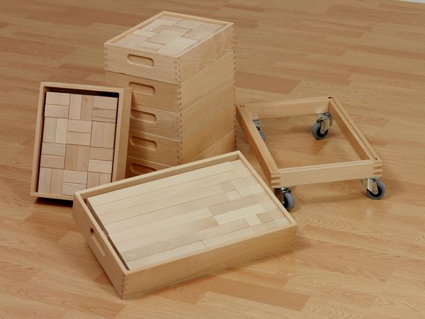 Baukasten mit Rollen mit 688 Bausteinen