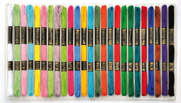 Stickgarn 25 x 8 m, in 25 attraktiven Farben Stickgarn 25 x 8 m, in 25 attraktiven Farben