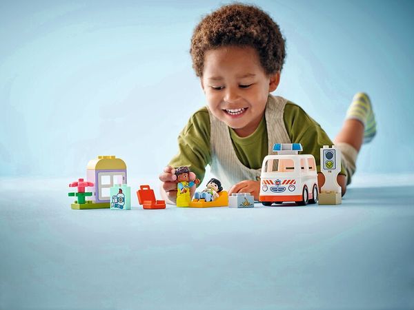 10447 LEGO® DUPLO® Rettungswagen mit Fahrer, 19 Teile