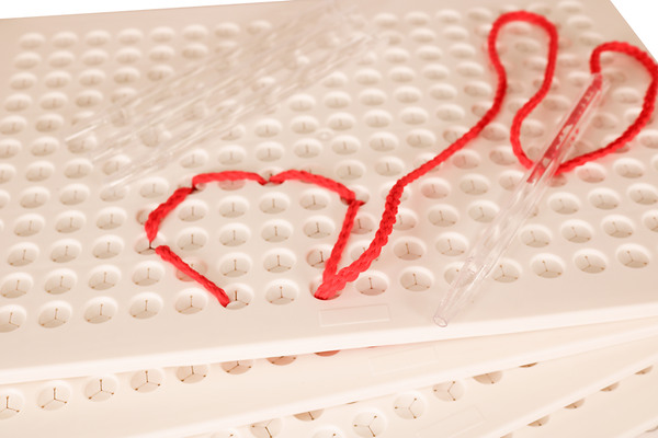 Fädelspiel / Stickbrett KiGa-Set mit 4 Stickbrettern Fädelspiel / Stickbrett KiGa-Set mit 4 Stickbrettern