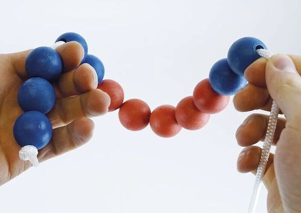  Perlen,  blaue Perlen,  rote Perlen,  Schnur,  Armband