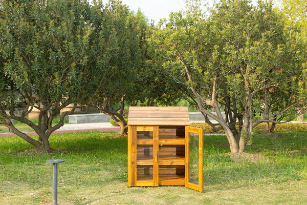 Outdoor-Schrank mit transparenten Türen, LxBxH 81 x 50 x 101 cm Outdoor-Schrank mit transparenten Türen, LxBxH 81 x 50 x 101 cm