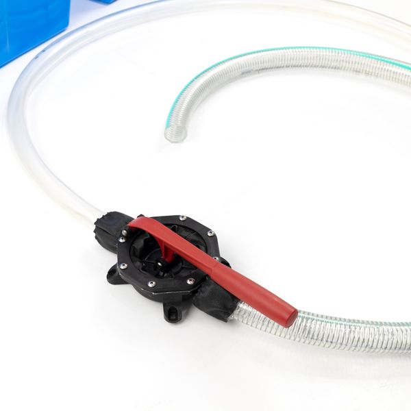 Pumpe mit Schlauch + Kunststoffboxen Pumpe mit Schlauch + Kunststoffboxen