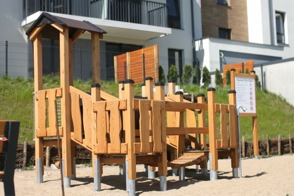 Rubik Spielturm mit Rutsche