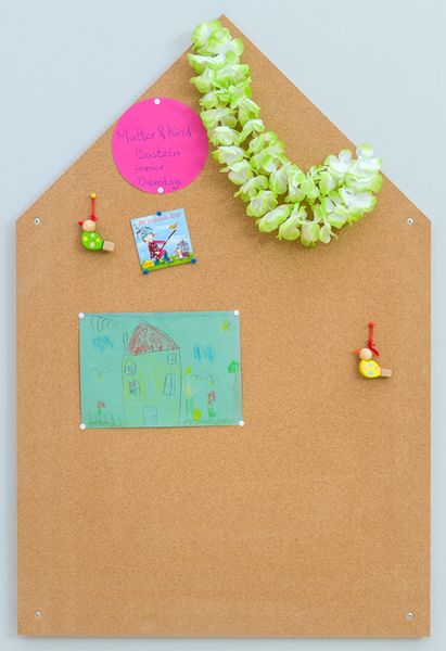 Korkbrett, Wand-Deko, Hausmotiv, Grünpflanze, Kinderkunst