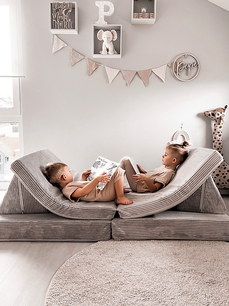 Sofa, Liegefläche, Kinderzimmer, Giraffen-Spielzeug, Kinder lesen