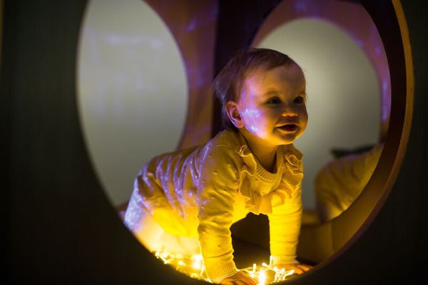 Großer Spiegelwürfel zum Spielen Großer Spiegelwürfel zum Spielen