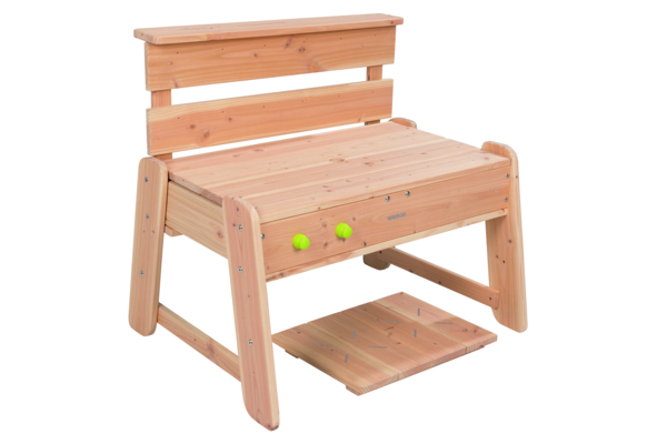 Holzstuhl, Kindertisch, Küche, Werkbank, Tagebuch?