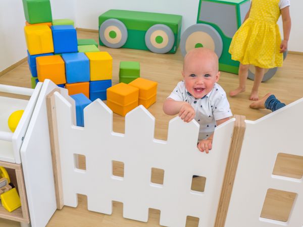 Kinderzimmer, Puzzlespiel, Holzspielzeug, Sicherheitspalier, BabyLächeln