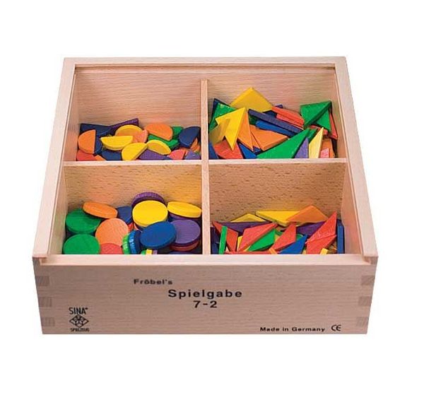 spielgut, holzbox, formen, bunte runde, formen sortieren