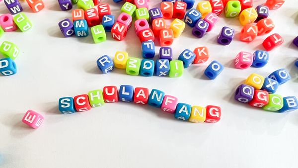 Kunststoffperlen Buchstaben bunt, 300 Stück Kunststoffperlen Buchstaben bunt, 300 Stück