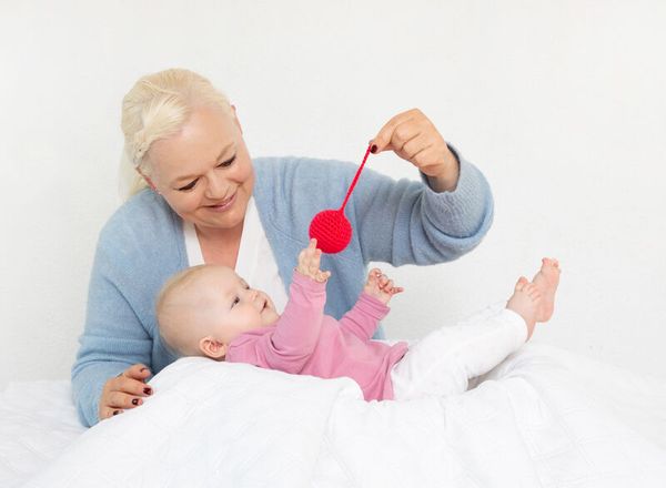 baby, pflege, großmutter, spielen, spielzeug