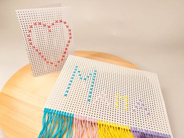 FOLIA Stickkarton weiß unbedruckt, 40 Blatt, 17,5 x 24,5 cm, 300g/m2 FOLIA Stickkarton weiß unbedruckt, 40 Blatt, 17,5 x 24,5 cm, 300g/m2