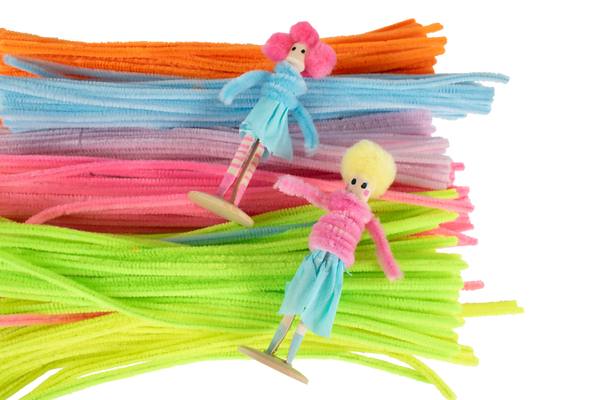 bunte bänder, papierfäden, kleine figuren, bunte zubehör, handwerksschmuck