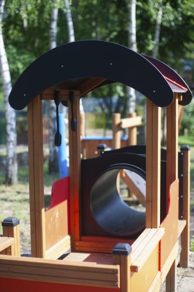 Spielgerät, Kletterturm, Holzspielhaus, Rutsche, Outdoor-Spielplatz